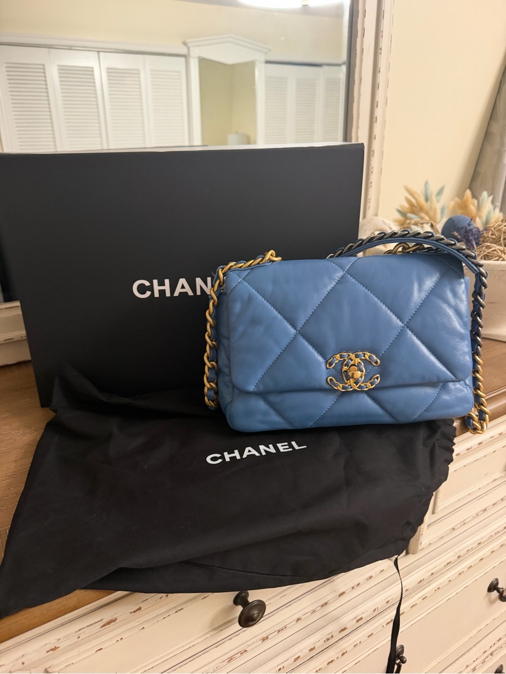 CHANEL medium Blue Quilted Leather Shoulder Bag with Gold-Tone Hardware